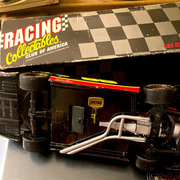 Scale Stock Car #88 Bank - Picture 6 of 9